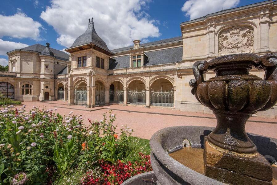 Bel Appartement En Coeur De Ville - 20 Minutes Du Pal Мулен Экстерьер фото
